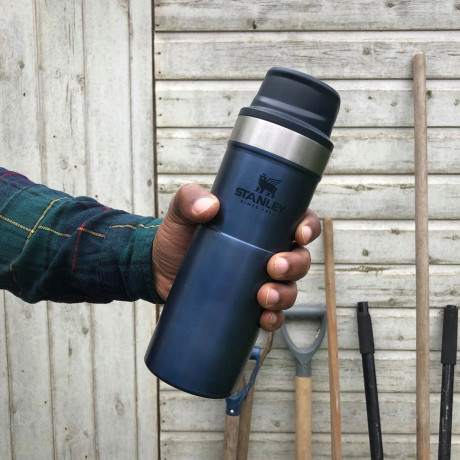 Термокружка Stanley Classic Trigger-Action Travel Mug 0.35 л Nightfall Термокружка Stanley Classic Trigger-Action Travel Mug 0.35 л Nightfall